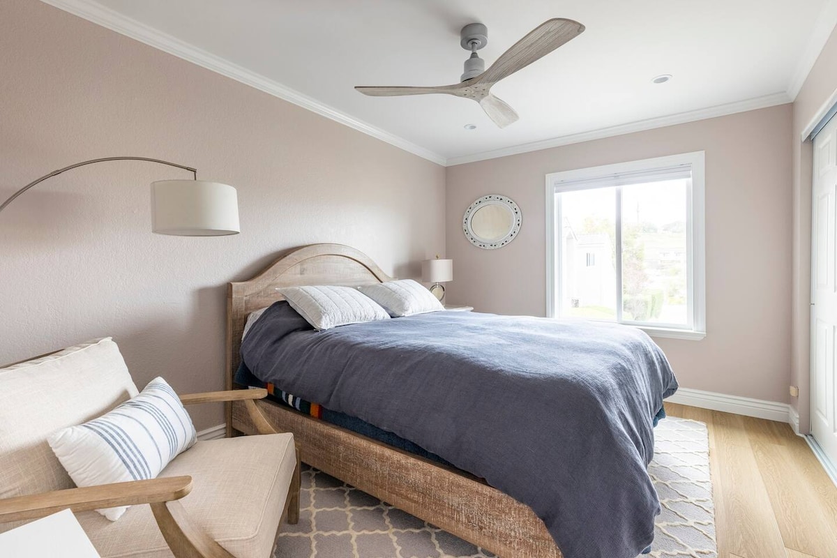 Second bedroom with comfy memory foam queen sized mattress. Super cozy chair great to curl up on with a good read.