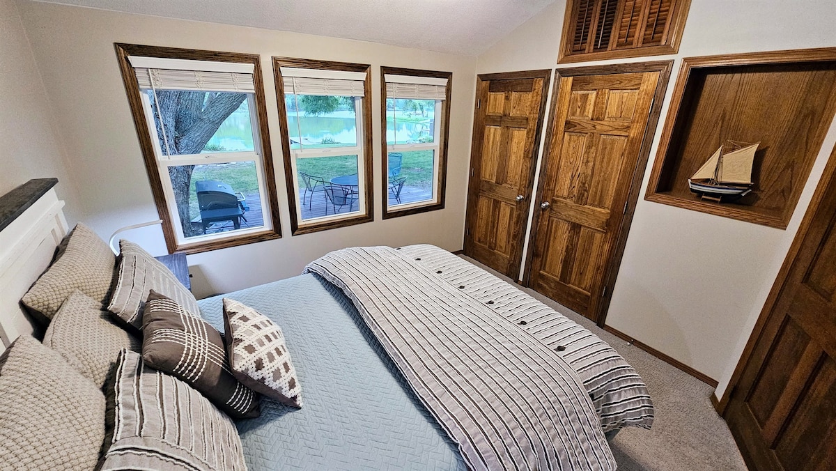 Dormitorio principal con colchones y almohadas de la marca Purple premium.