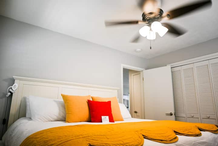 “Hermosamente amueblado, se veía exactamente igual que las fotos. Camas y espacio muy cómodos ”.