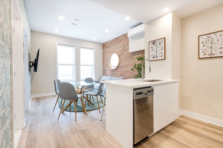 M11 | Mount-Royal Suites: 3BR + sofa bed – 311