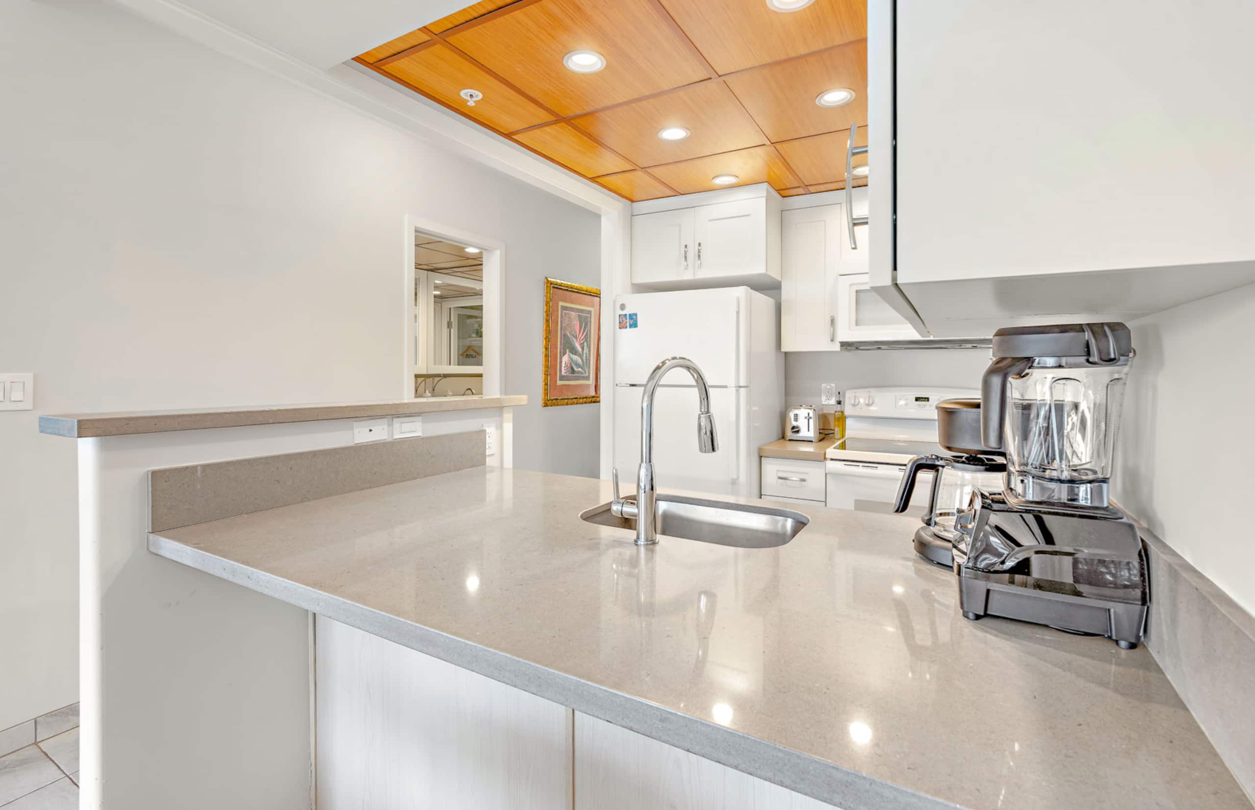 Condo in Lahaina · ★4.95 · Studio · 2 beds · 1 bath - Image 17