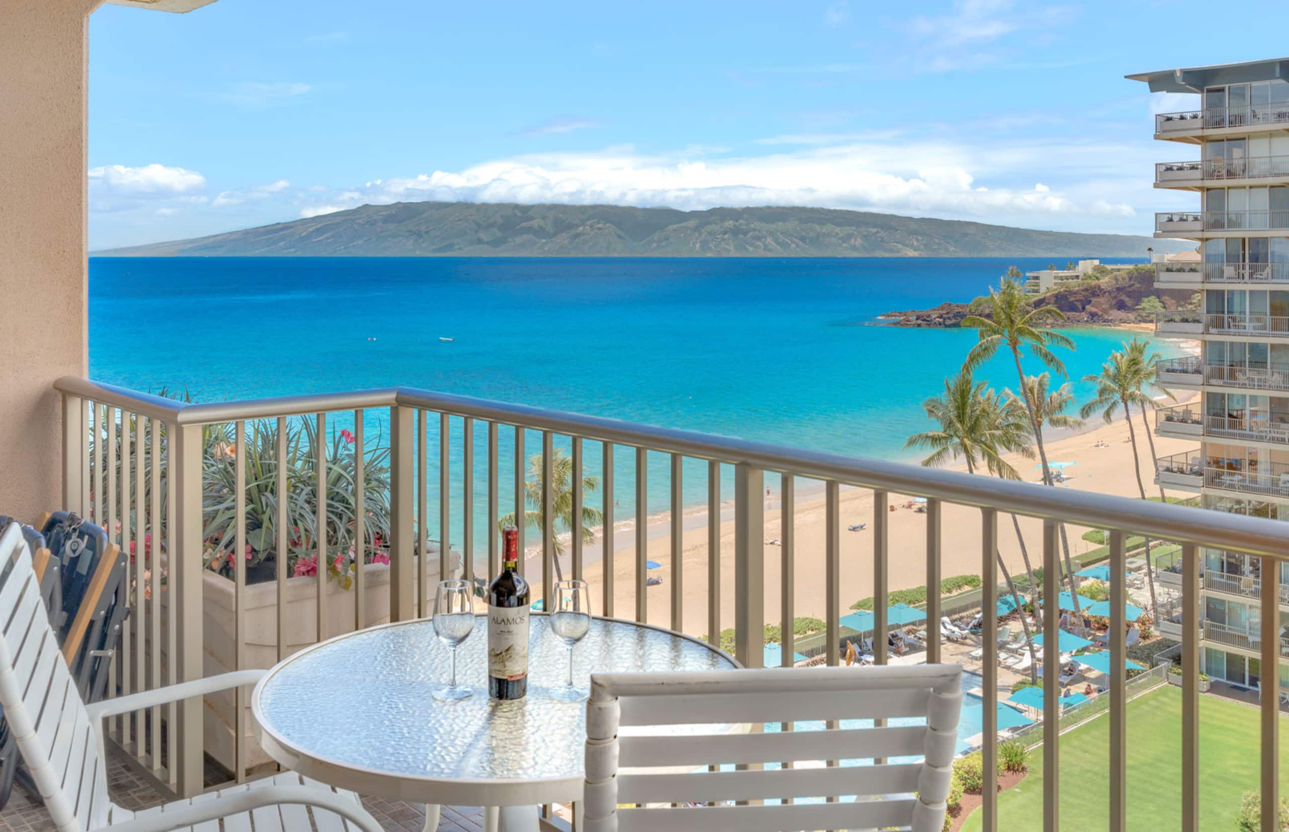 Condo in Lahaina · ★4.95 · Studio · 2 beds · 1 bath - Image 1