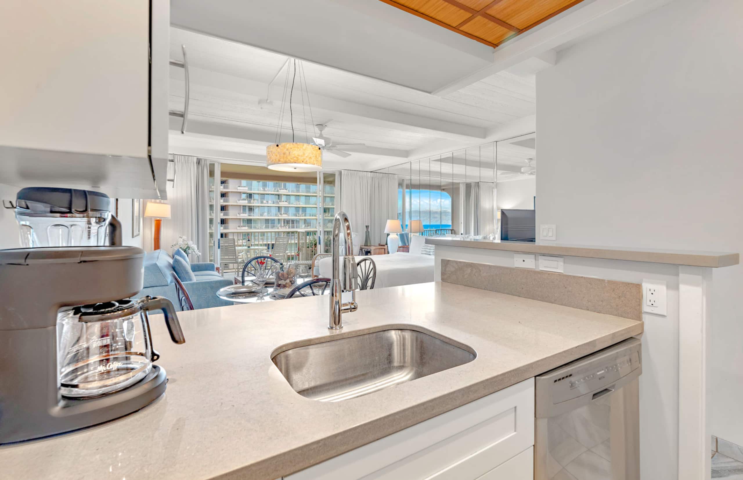 Condo in Lahaina · ★4.95 · Studio · 2 beds · 1 bath - Image 16
