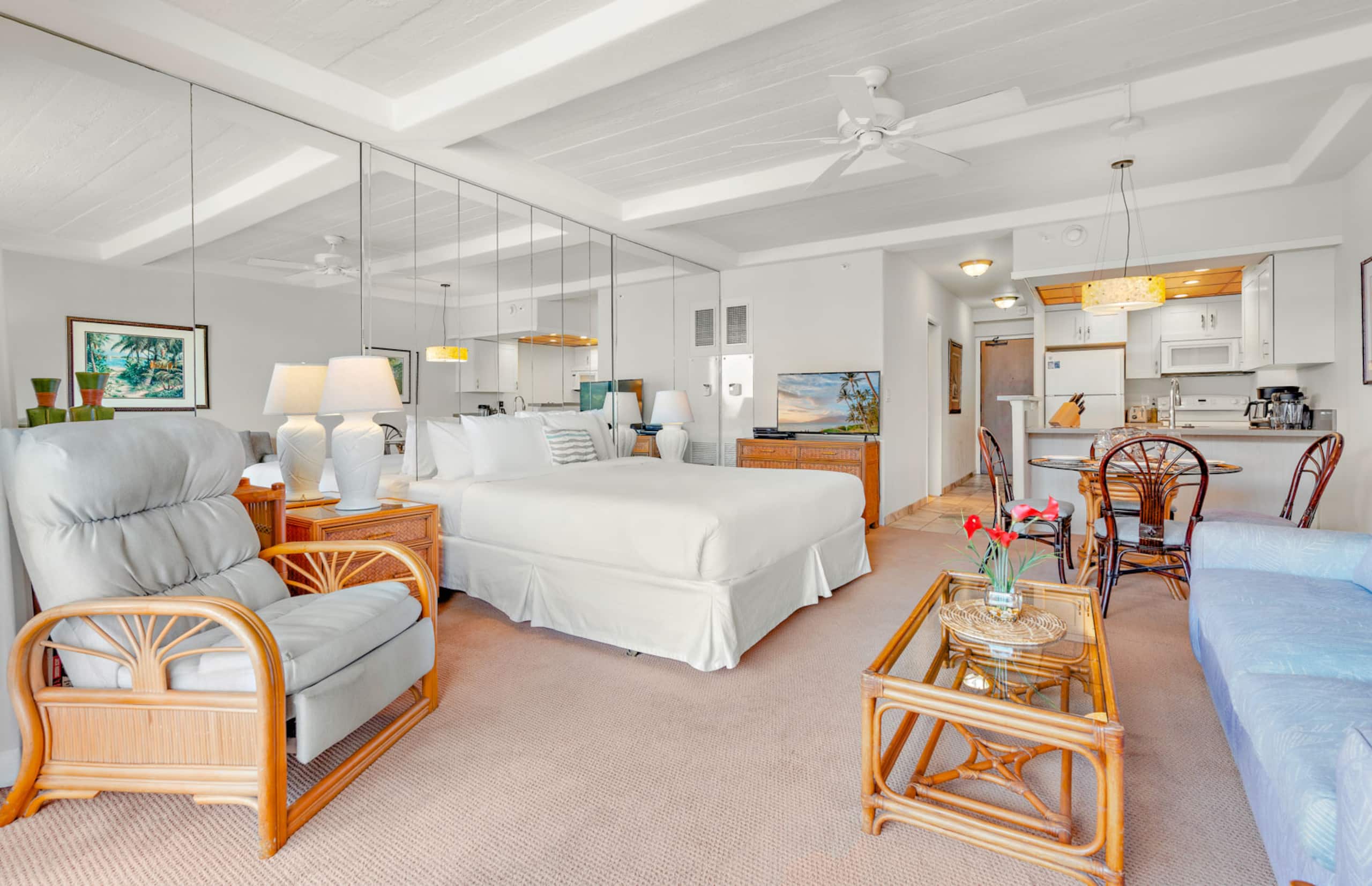 Condo in Lahaina · ★4.95 · Studio · 2 beds · 1 bath - Image 3