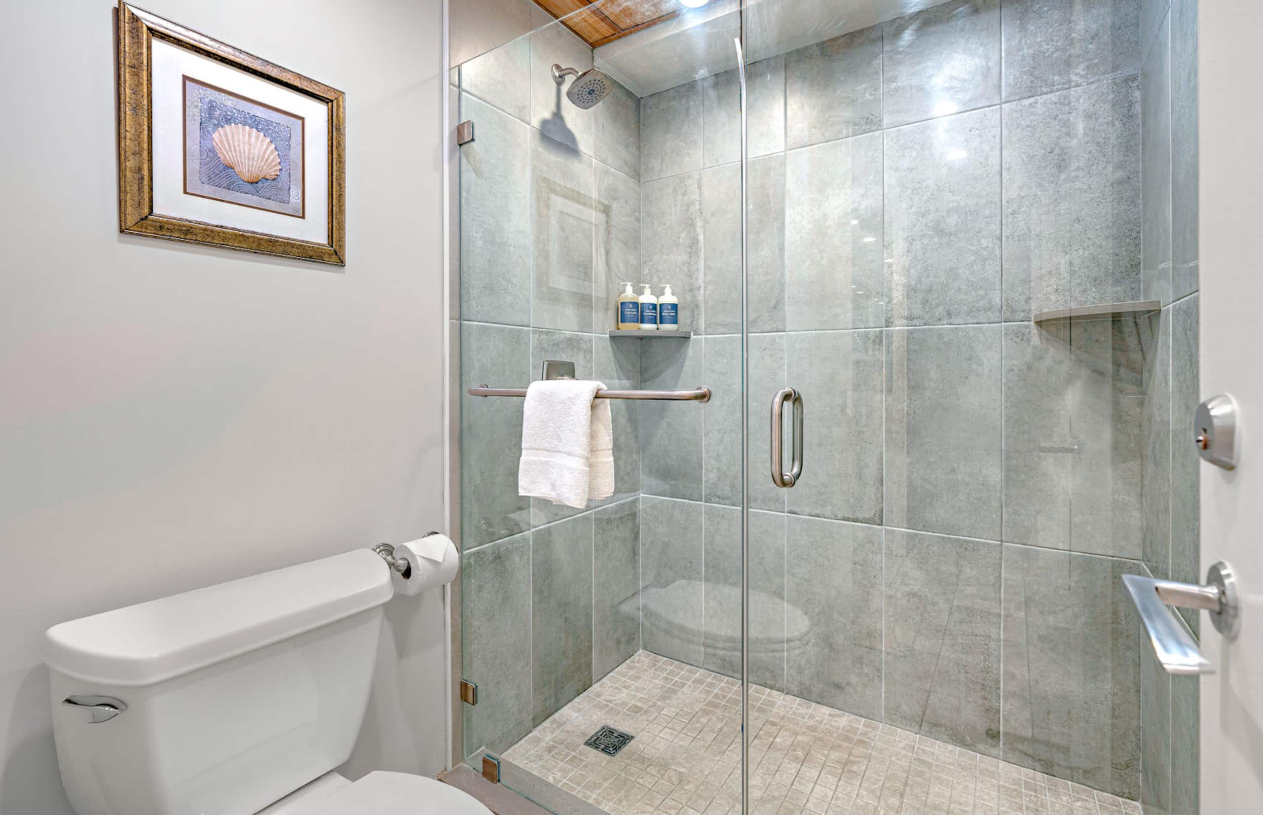 Condo in Lahaina · ★4.95 · Studio · 2 beds · 1 bath - Image 19
