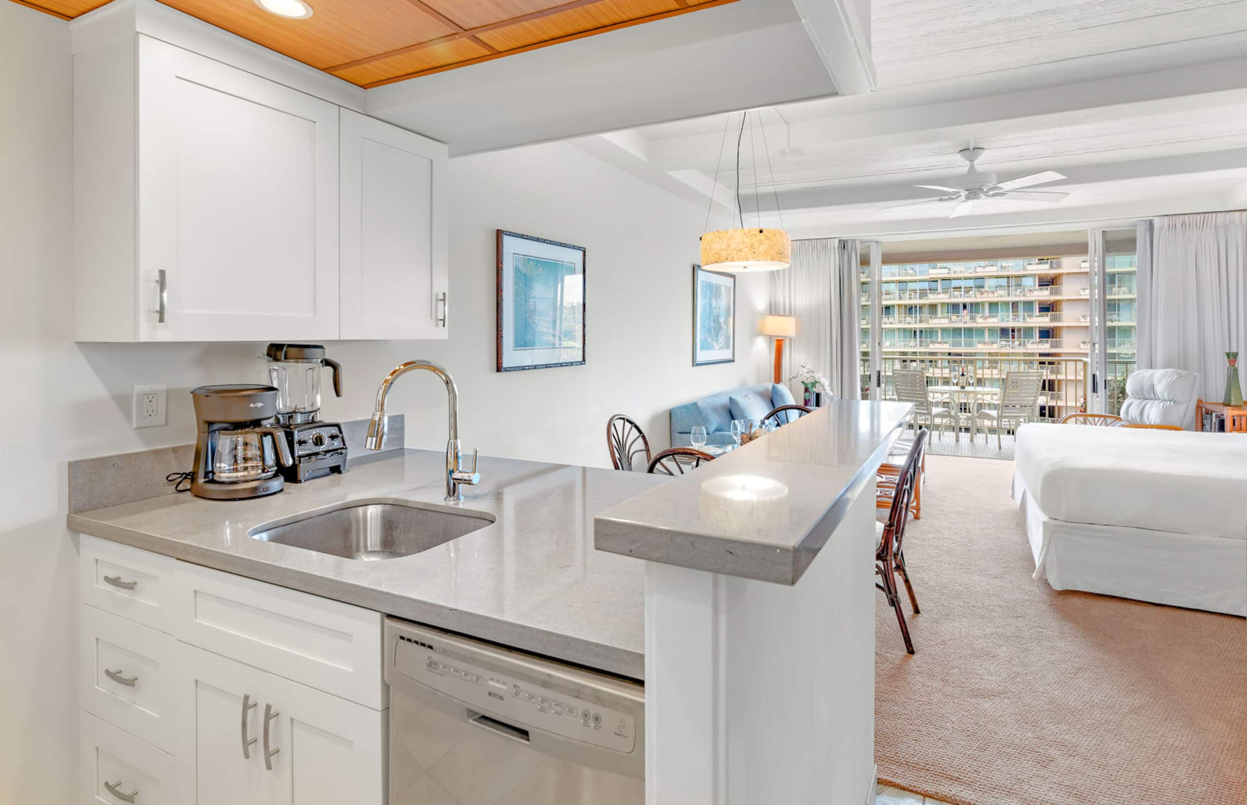 Condo in Lahaina · ★4.95 · Studio · 2 beds · 1 bath - Image 7
