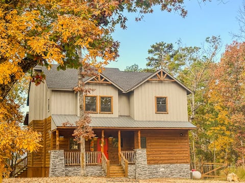 3 BR Luxury Cabin & Hot Tub near Buffalo River!