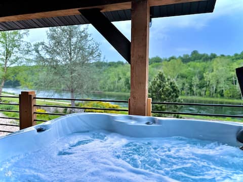 Lakefront-private hot tub & amazing lakeview