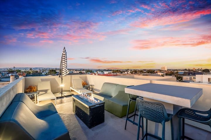 Steps to Sand, Roof Deck w/ Stunning Ocean Views