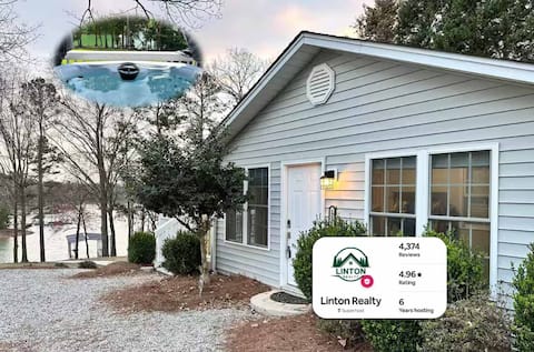 Popular Airbnb listing: Wilderness - Lake, Dock, Hot Tub, Pet Friendly in Reed Creek