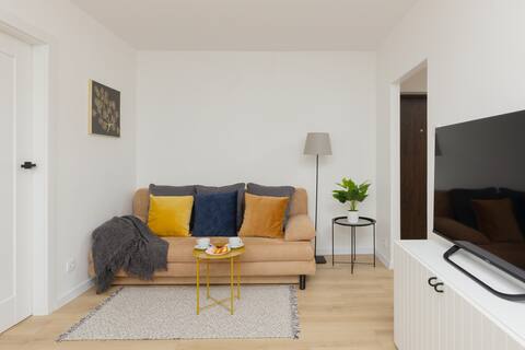 Popular Airbnb listing: Suwalska 9 | Spacious Apartment | 2 Bedrooms in Targówek