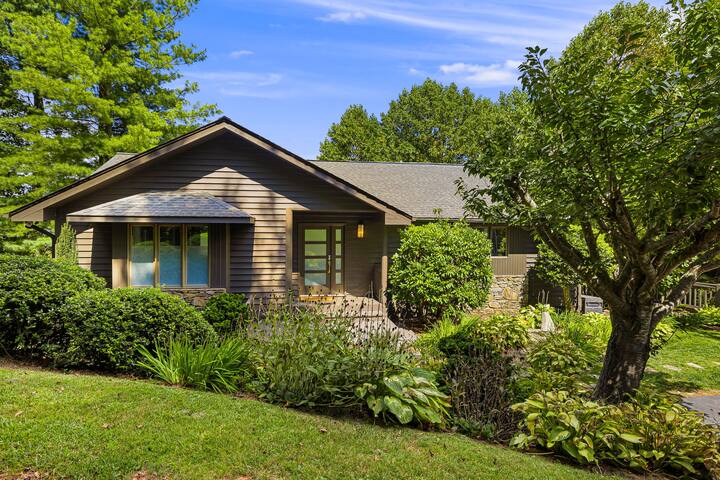 Pet-Friendly Luxe + Biltmore Pass (Near AVL) gallery image 5