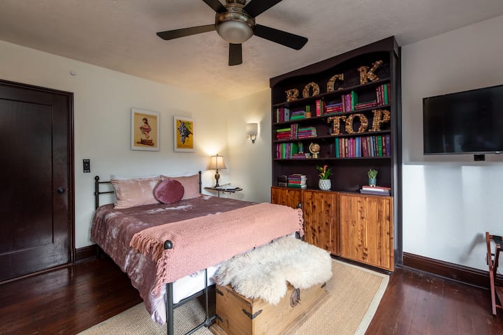 The second upstairs bedroom with a Queen bed and en suite bathroom.