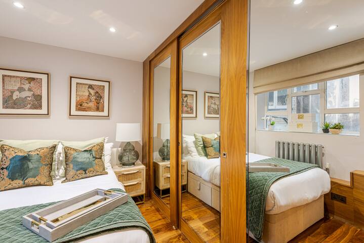 Stunning 2bd Apt Knightsbridge with Harrods View gallery image 5