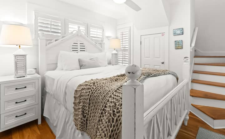Carriage House Queen Suite