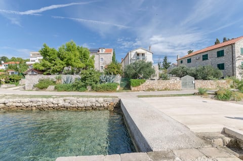 Top performing Airbnb: Apartment Island memories ( 91011-A1 ) in Prvić šepurine