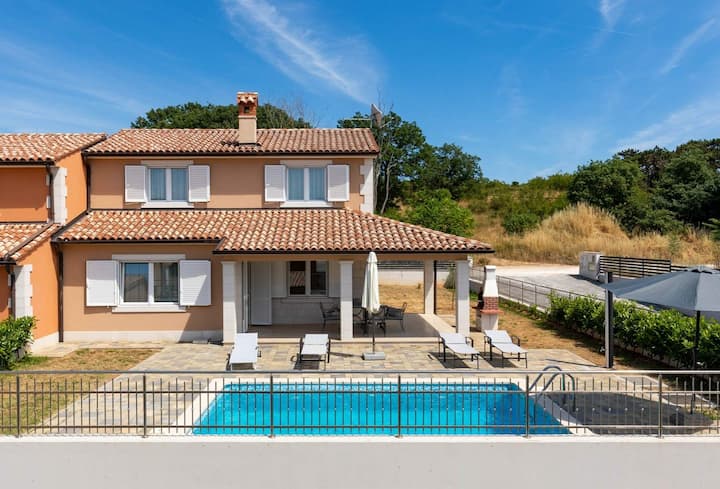 Villa Lotus 13 With Private Pool And Jacuzzi. - Pula