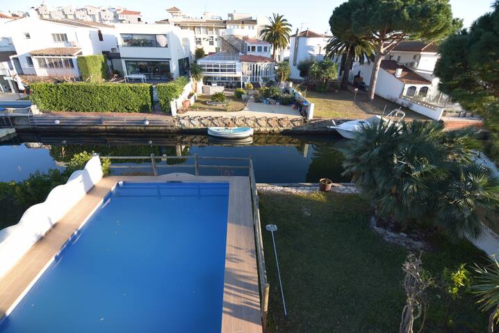 399-Nice house with pool mooring and wifi gallery image 4