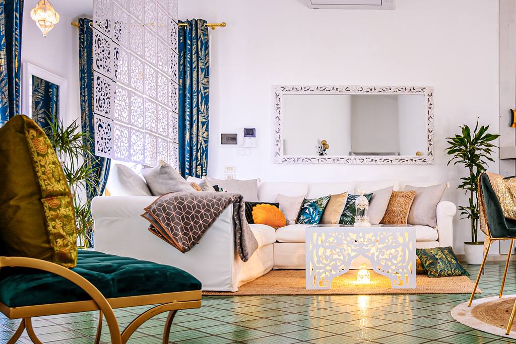 Leistungsstarkes Airbnb: Domina Levante. Exotic Villa with Beach & SPA in Pulsano