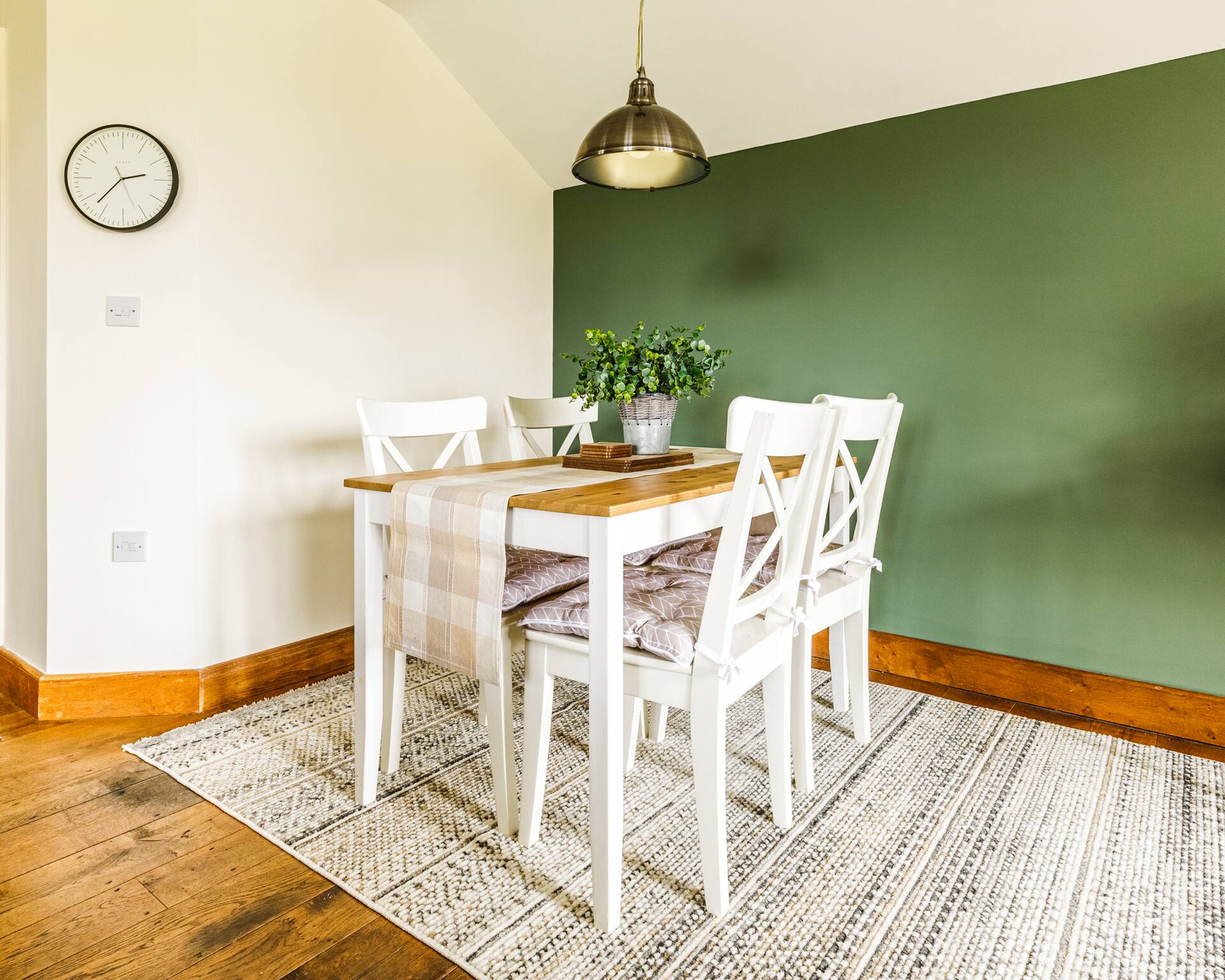 Coach house apartment with balcony — photo 5