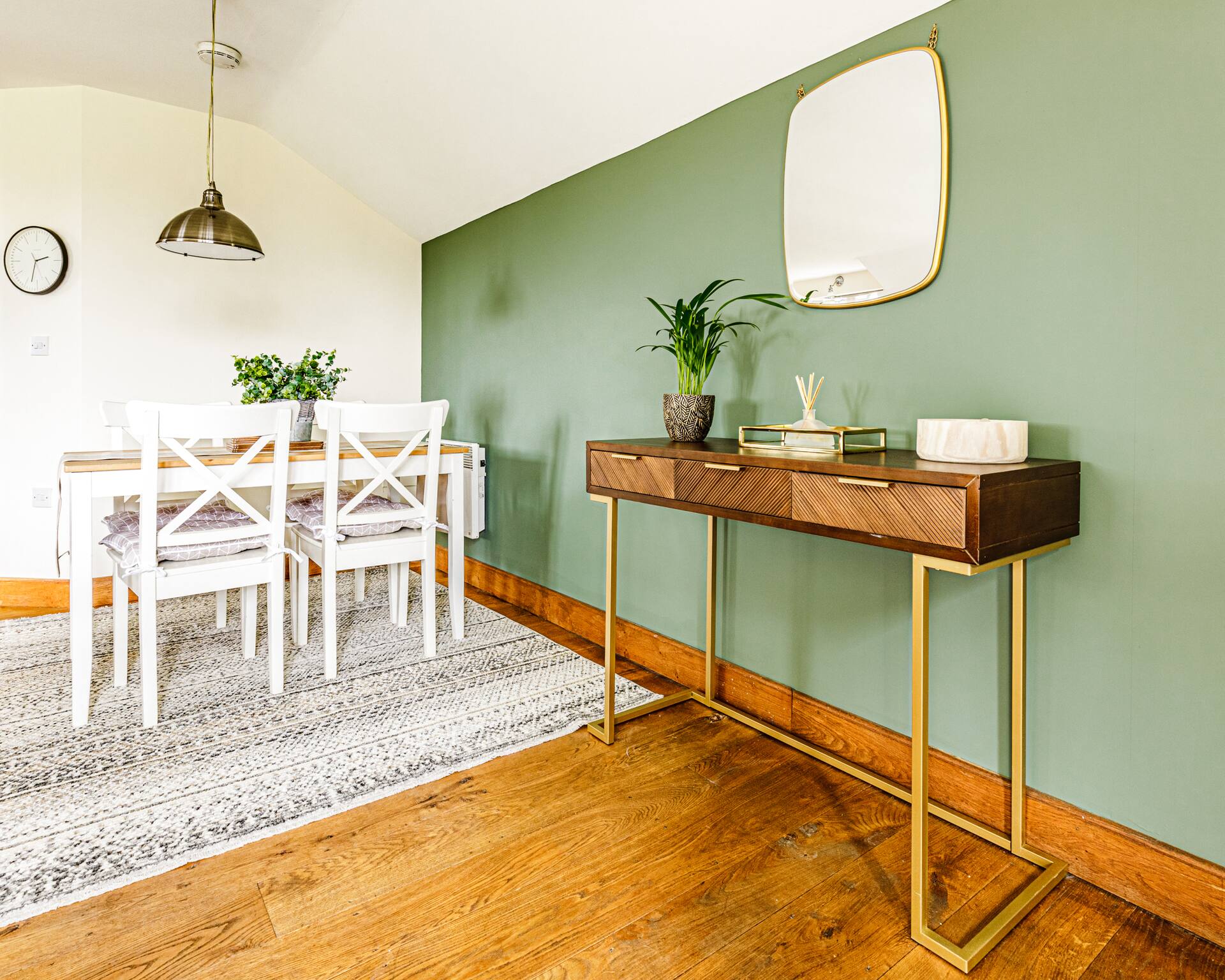 Coach house apartment with balcony — photo 4