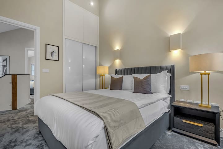 Incredible Modern Mews House in Hyde Park gallery image 5