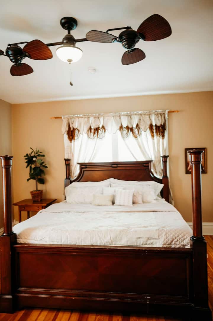 Ivory Suite - Bedroom (Private)