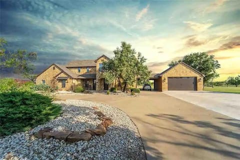 6 Bed 5 Bath Retreat at Possum Kingdom Lake. Pool