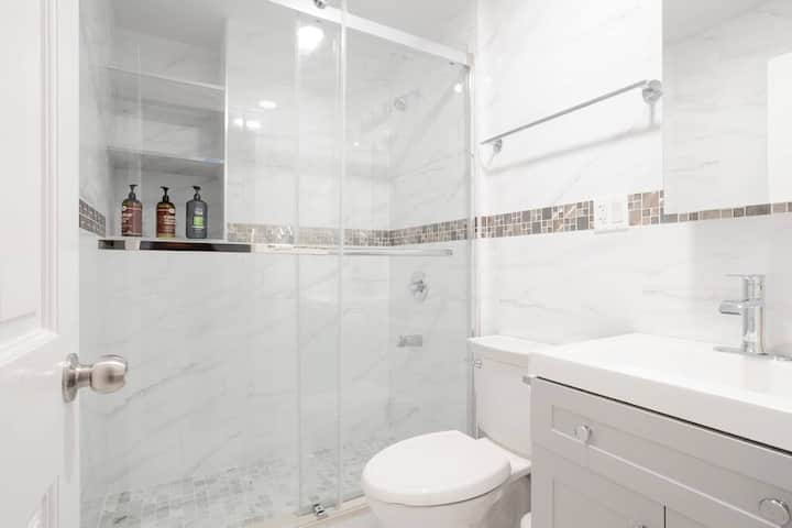 Second bathroom finished in marble