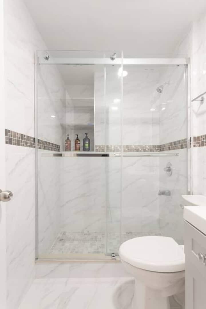 Walk-in glass shower