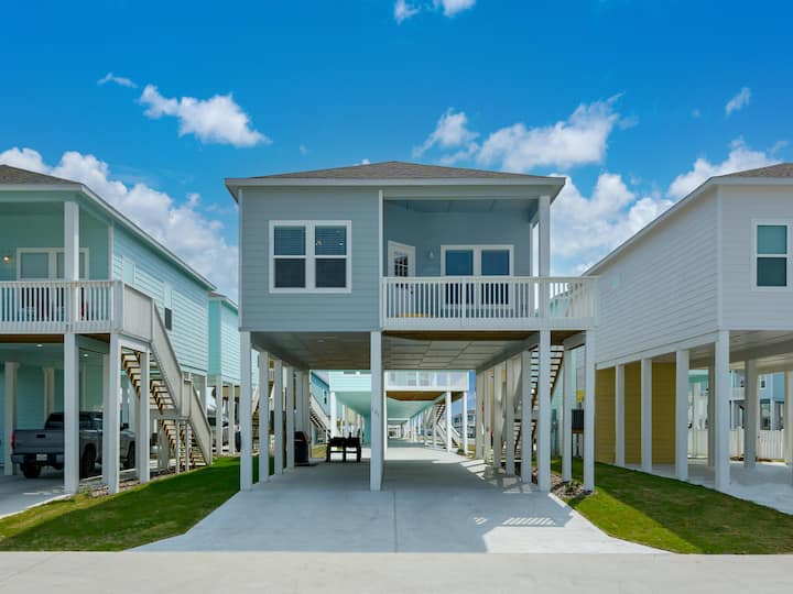 Sandy Bottoms | Pet Friendly, Community Pool! - Rockport, TX