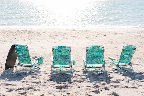 "Lost Loon" Oceanfront Cottage by Roxy Rentals