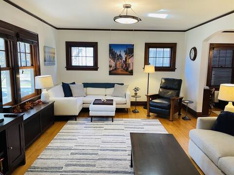 Close to UW, 4 Bdrms, Walkable Neighborhood
