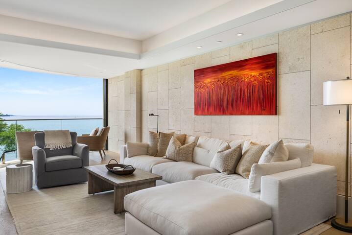 Stunning Oceanfront Penthouse – Steps from Beach gallery image 3