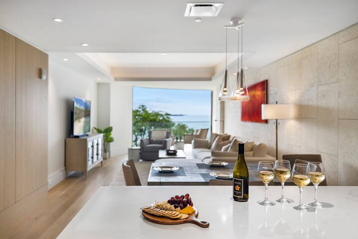 Stunning Oceanfront Penthouse – Steps from Beach gallery image 5