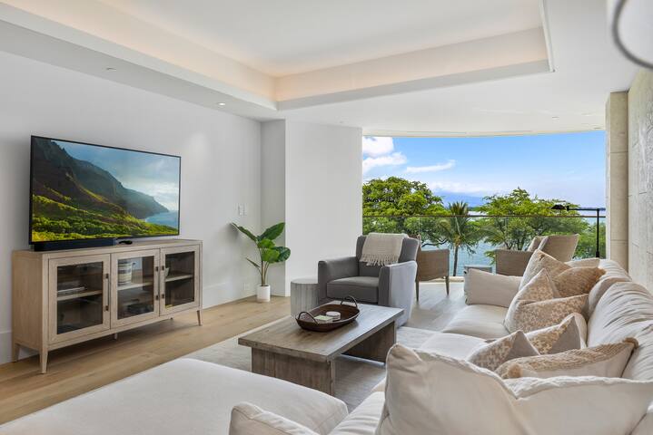 Stunning Oceanfront Penthouse – Steps from Beach gallery image 2