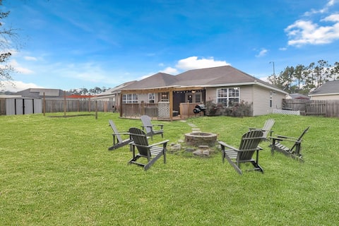 Oasis near Savannah | Lakefront Retreat + Game roo