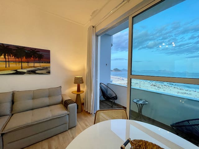 Apartamento Frente Mar na Praia de Copacabana