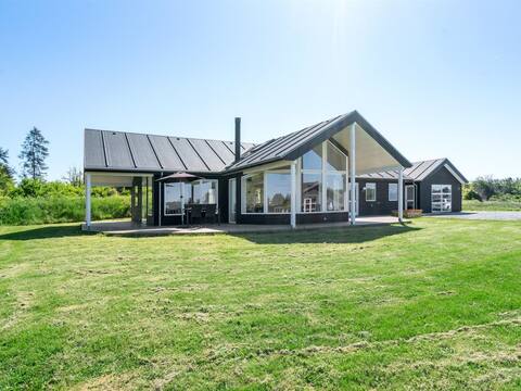 "Swarthofthi" - 1.5km from the sea by Interhome