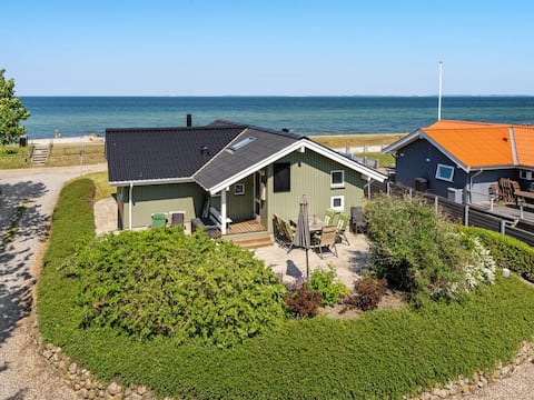 "Diertje" - 10m from the sea by Interhome