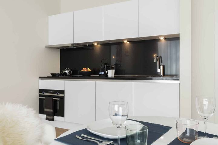 You Found it! 2 Upscale Units w/ Full Kitchens gallery image 4