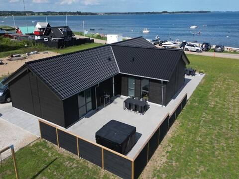 "Eino" - 30m from the sea by Interhome