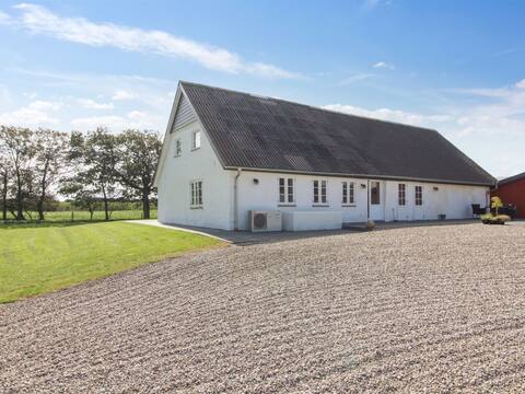 "Dolfine" - 15km from the sea by Interhome