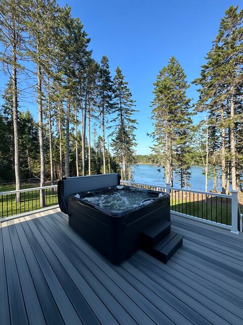 New 2023 Waterfront Home near Acadia with Hot Tub