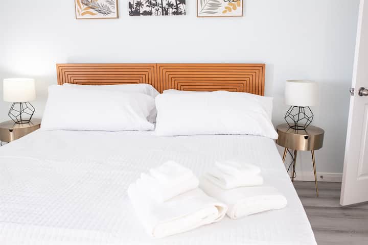 3 of 3 king beds.