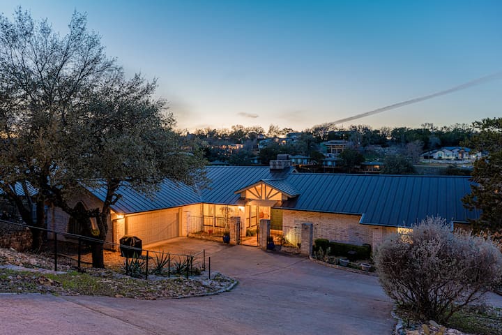 Waterfront Home on Lake Travis gallery image 2