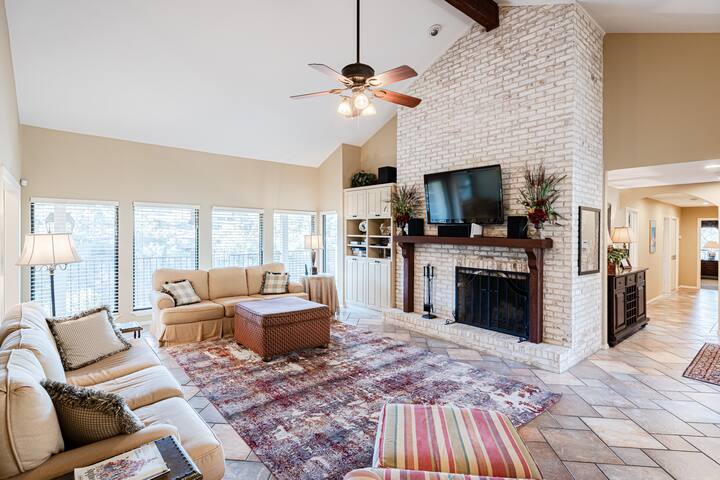 Waterfront Home on Lake Travis gallery image 3