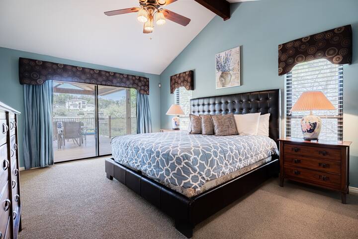 Waterfront Home on Lake Travis gallery image 4