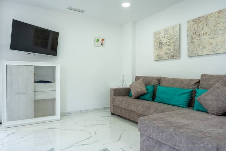 Apartamentos Rosa De Abril managed Airbnb listing 2