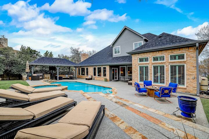 3BR dog-friendly home with pool, fenced yard, W/D